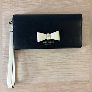 Kate Spade Black Wristlet with Cream Bow and Strap